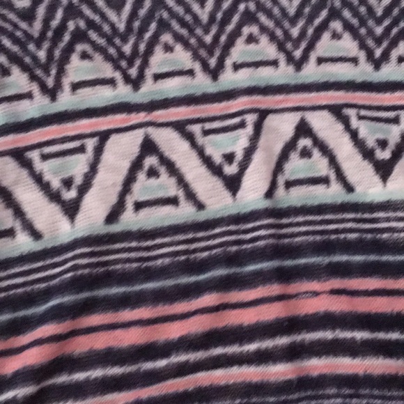 Long sleeved lace bottomed shirt. - Picture 4 of 4